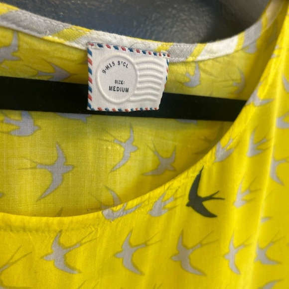 Postmark (Anthropologie) M bird pattern bright blouse barely used (under 5) - Picture 11 of 14